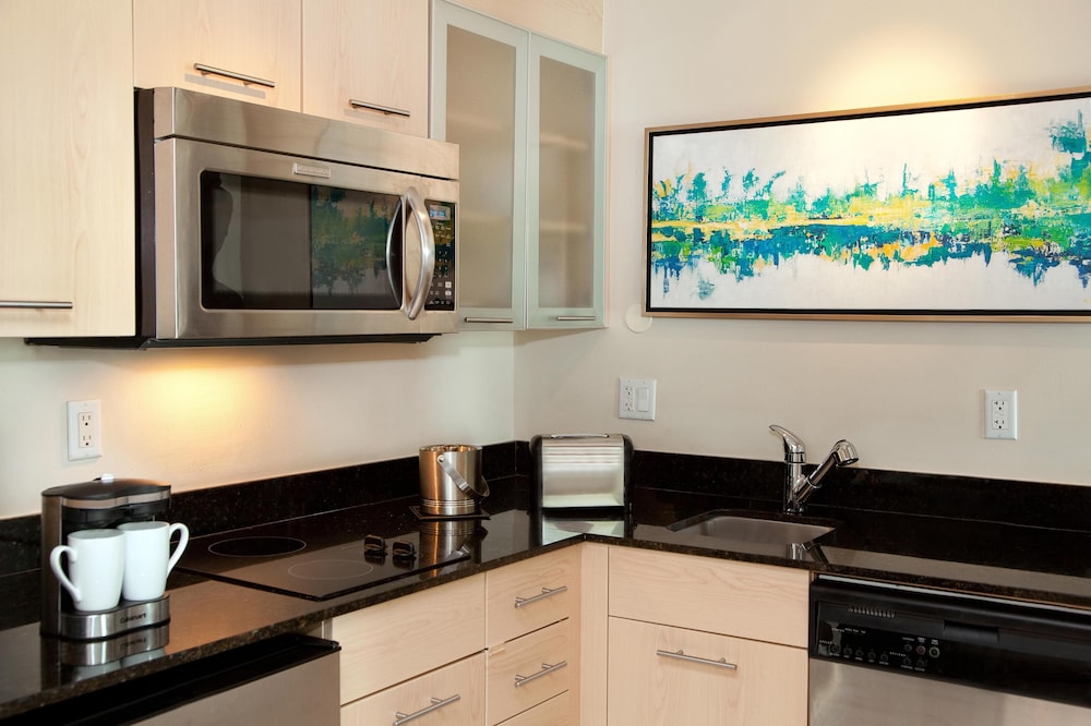 Suite, 1 Queen Bed (Intracoastal View) - Photo 2