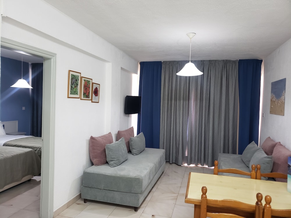 Family Apartment, 1 Bedroom, Garden View - Photo 4