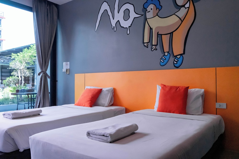 Deluxe Twin Room with Pool View - Photo 2