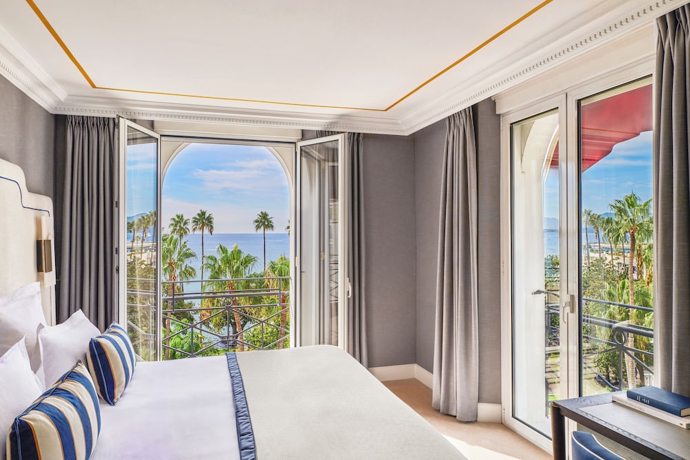 Superior Suite, Partial Sea View