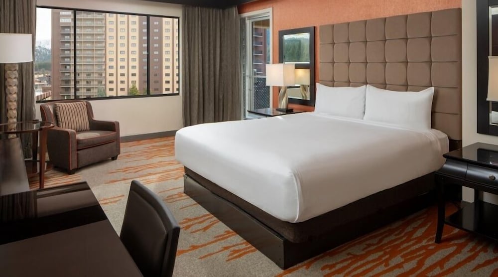 Room, 1 King Bed, Balcony