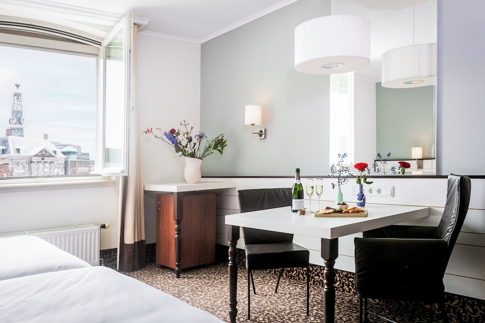 Comfort Room, 2 Twin Beds, City View photo 2