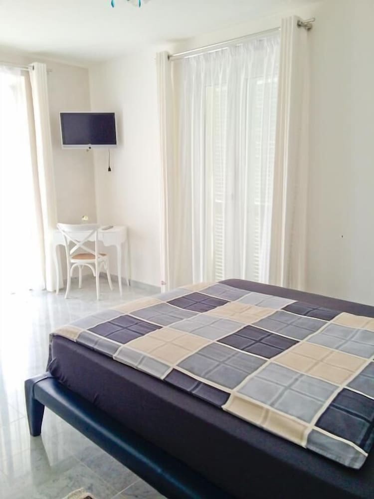 Deluxe Double Room, Non Smoking photo 2