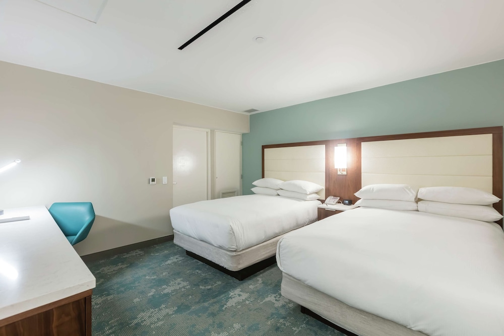 2 BEDROOM BI-LEVEL PREMIUM SUITE- 1KG/2DBL