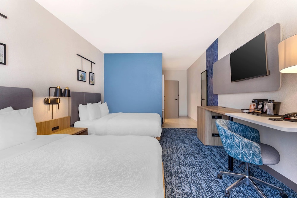 Room, 2 Queen Beds, Accessible, Non Smoking