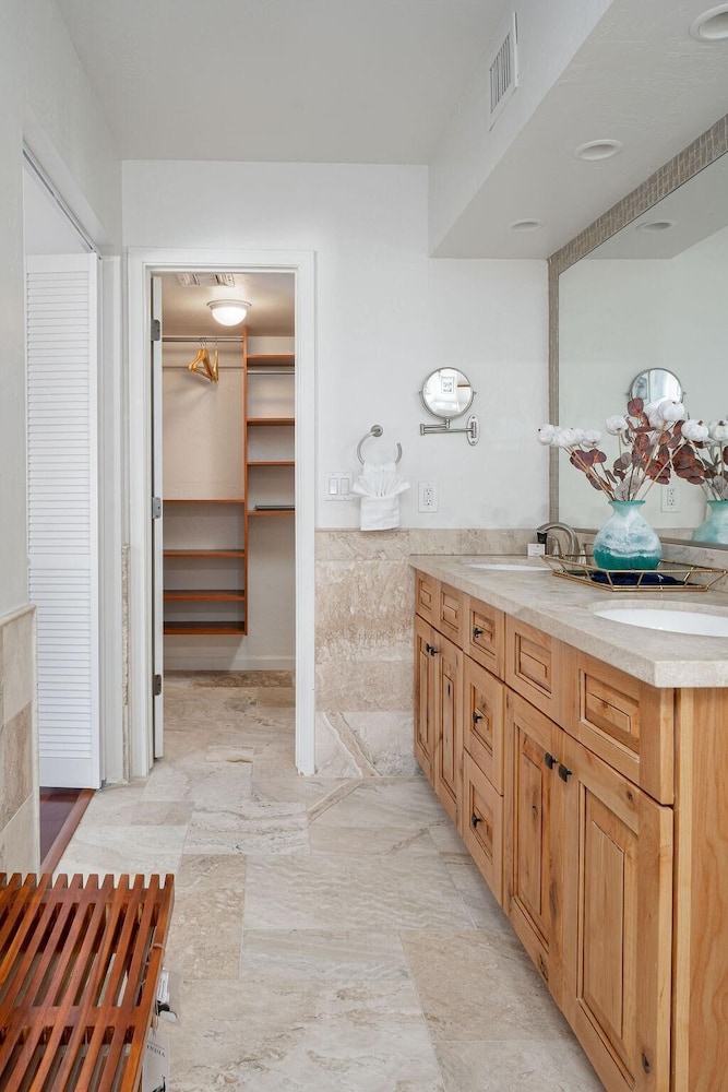 Redfield - Colorful Ranch Home - Must Visit, 사진 16