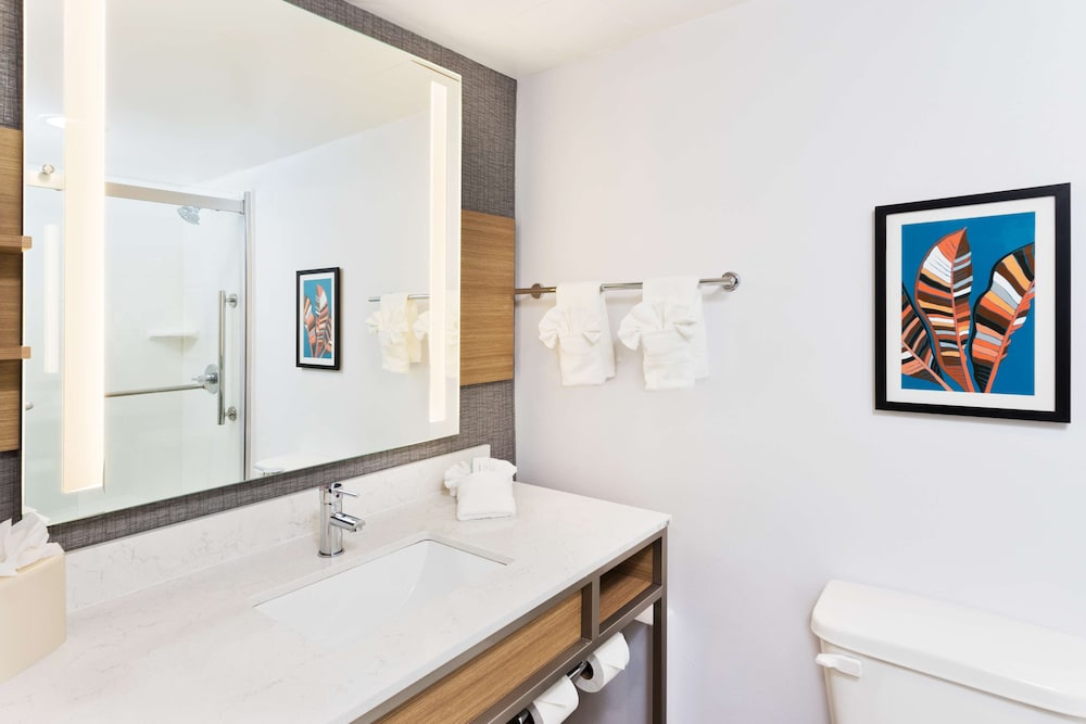 Suite, 2 Queen Beds, Accessible - Photo 6