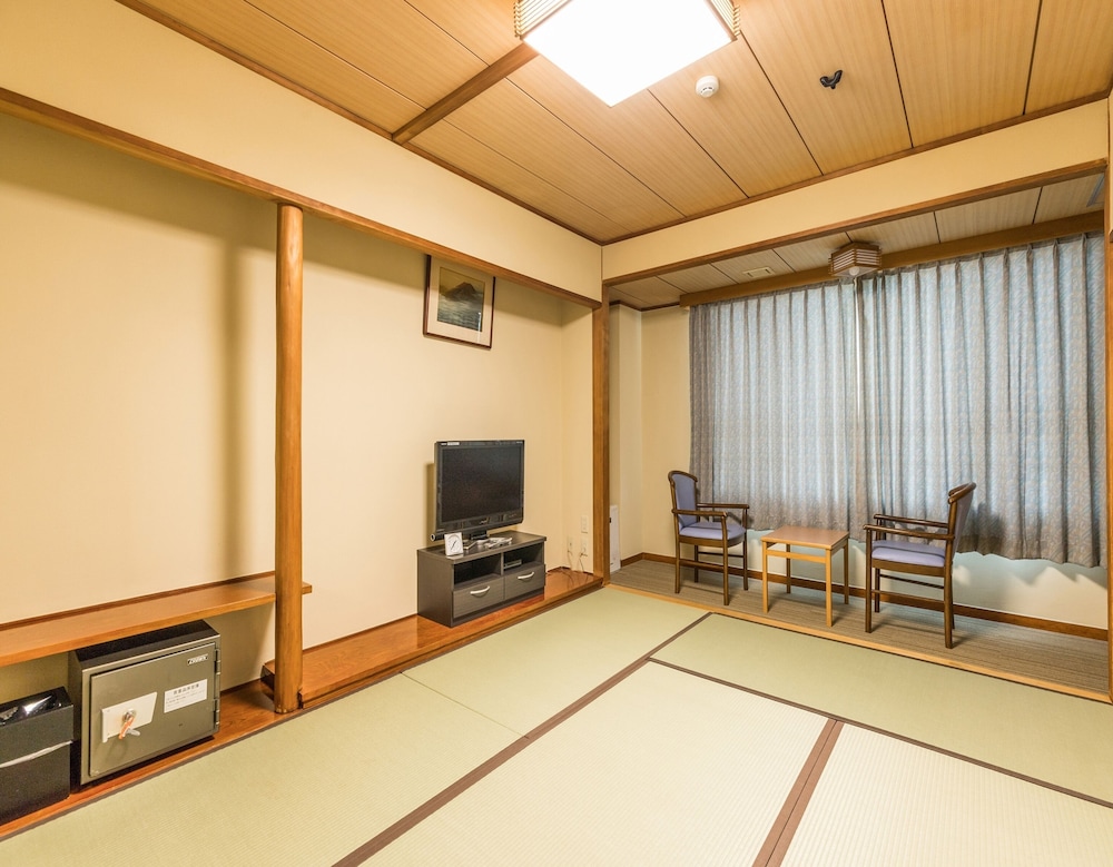 Japanese Room With Shared Washroom-Triple photo 3