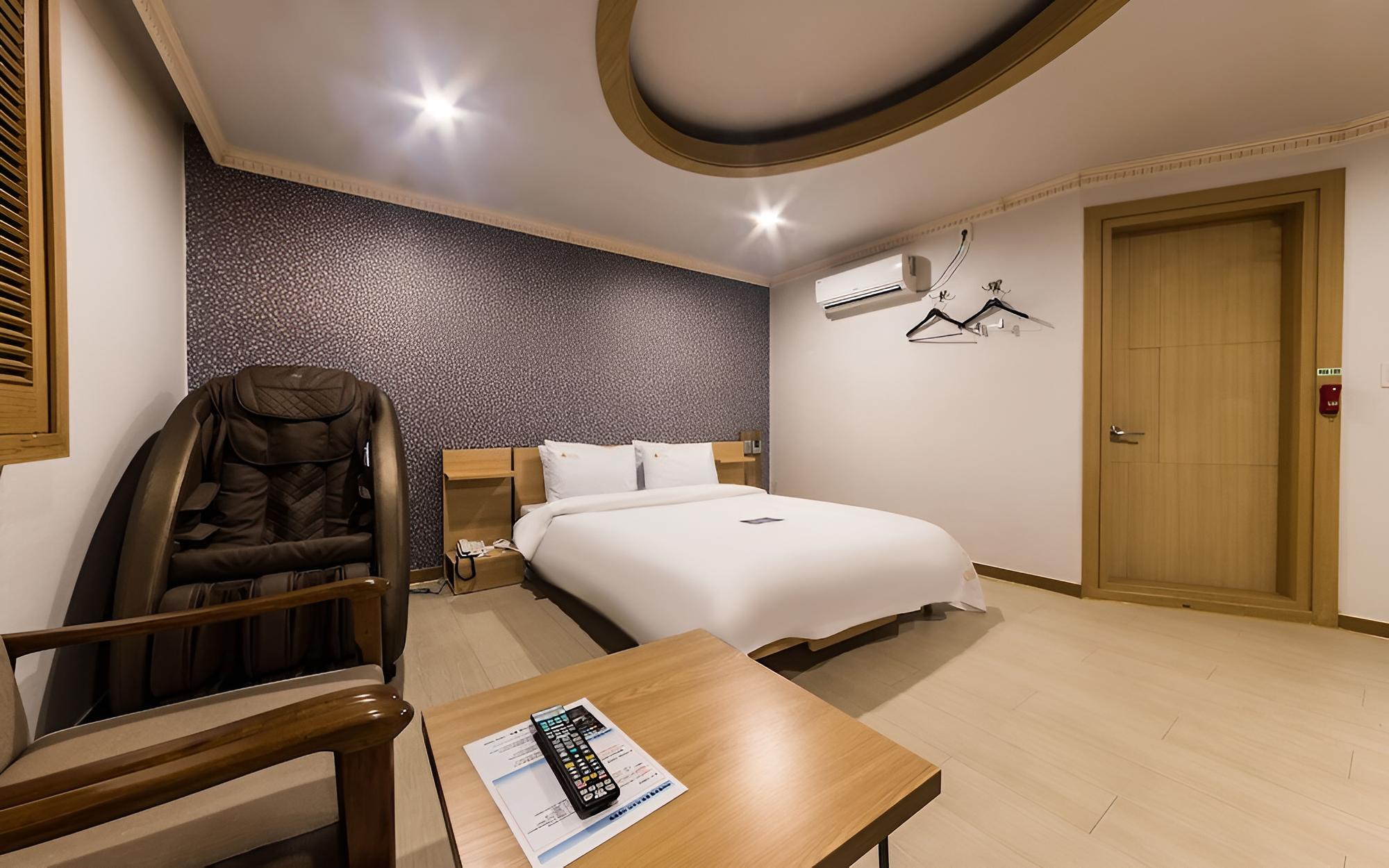 Room (VIP) - Photo 11