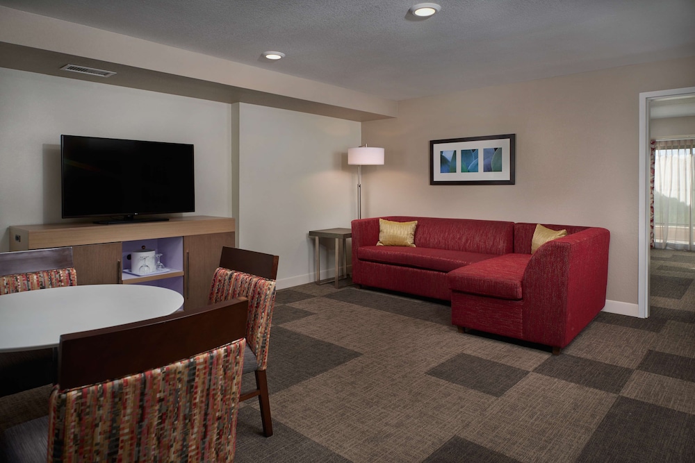 Suite, 1 King Bed, Refrigerator & Microwave (Wet bar) - Photo 2