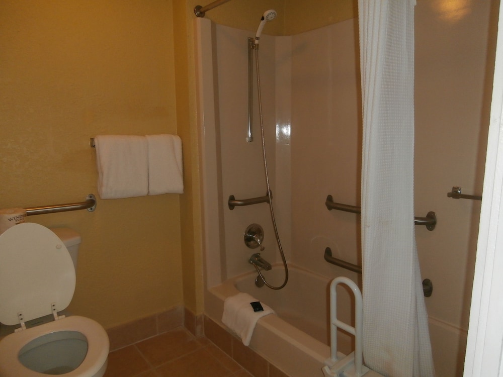 Room, 1 King Bed, Accessible, Non Smoking - Photo 2