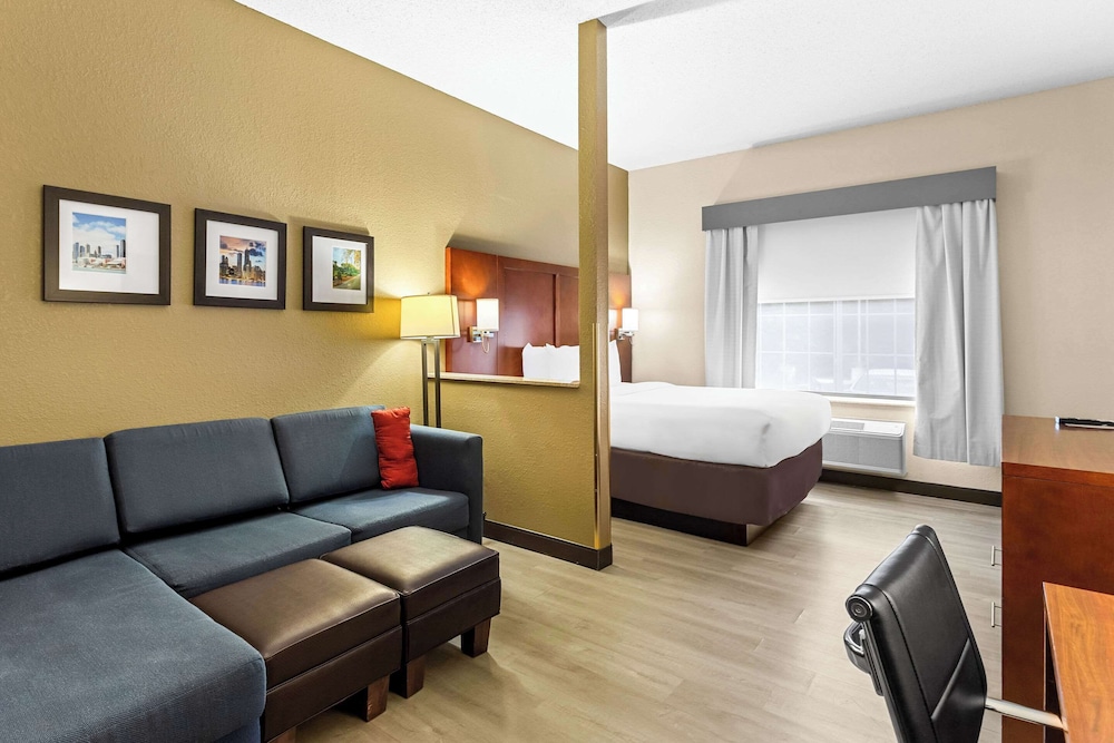 Suite, Accessible - Photo 4