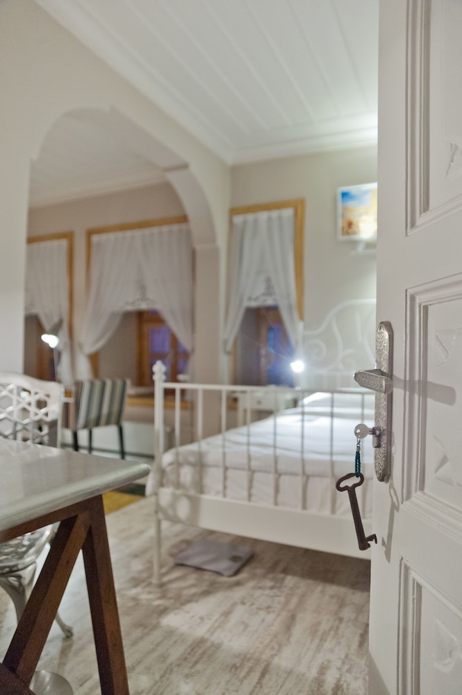 Design Double Room, 1 Queen Bed, Non Smoking, Courtyard View photo 2