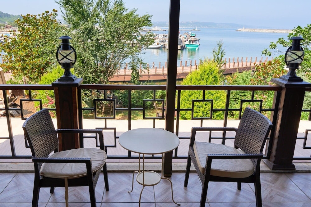 Premium Double Room, 1 Bedroom, Balcony, Sea View photo 3