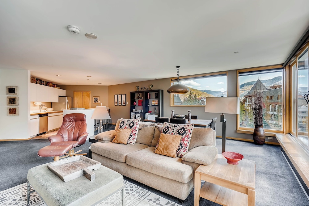 Deluxe Condo, 2 Bedrooms