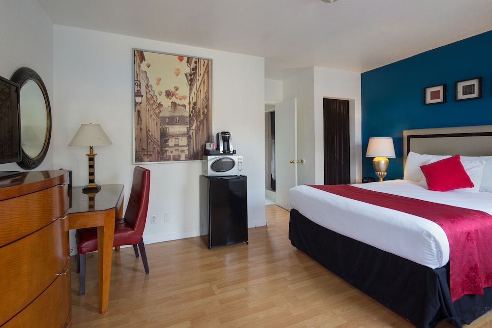 Standard Room, 2 Queen Beds - Photo 15