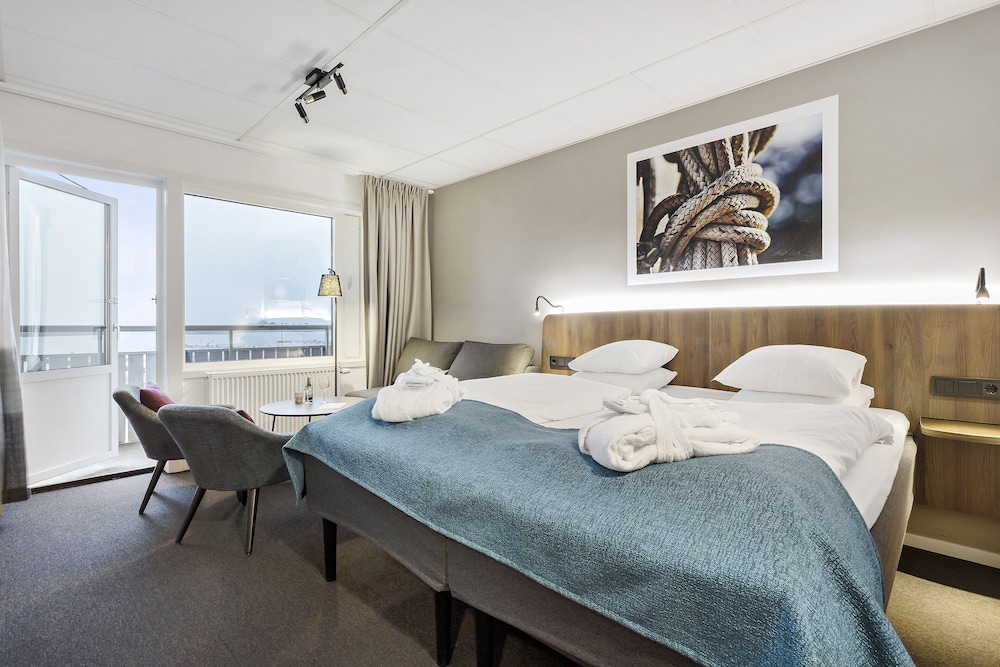 Superior Room, 1 Queen Bed, Non Smoking, Sea View - Photo 1