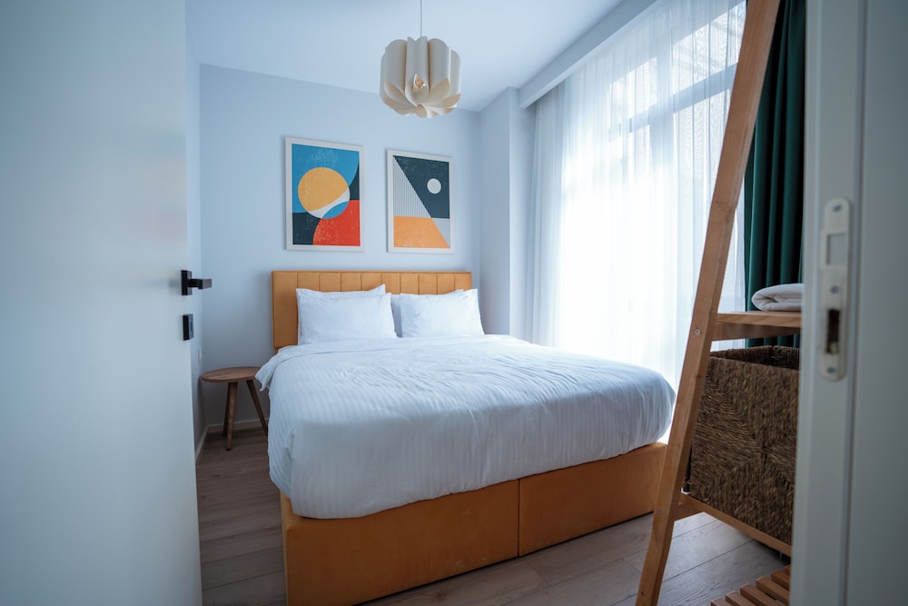 City Room photo 3