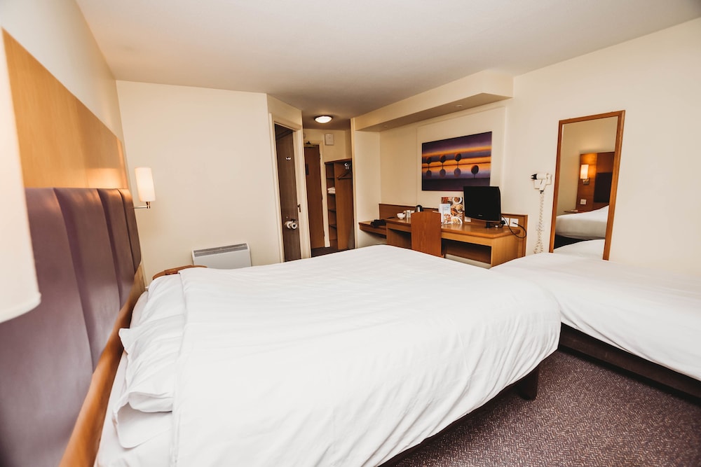 Twin Room, Non Smoking - Photo 1