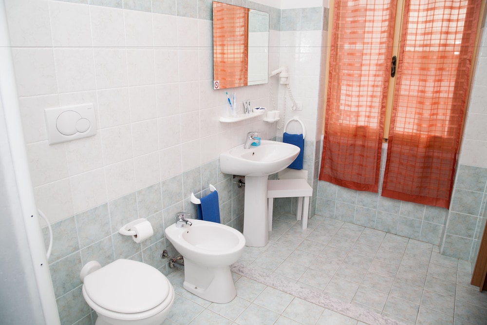 Quadruple Room - Photo 4