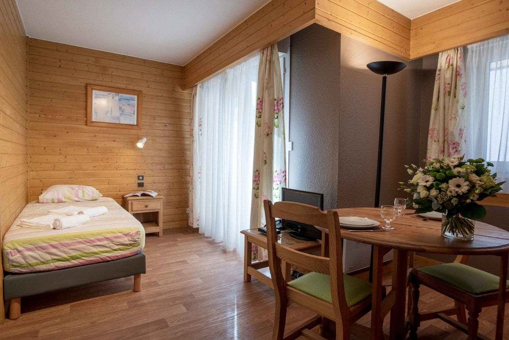 Studio, 1 Twin Bed, Balcony photo 1