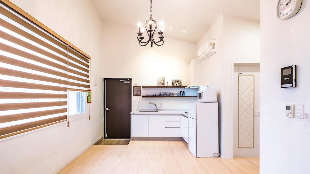 Basic Room, 1 Bedroom (302) - Photo 6