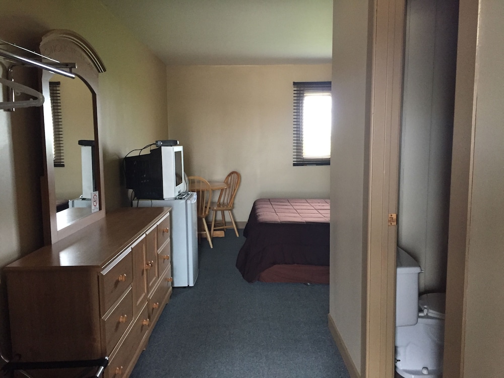 Standard Room, 1 Queen Bed photo 1