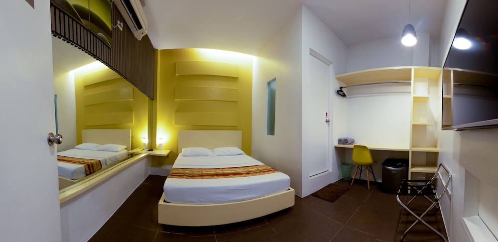 Standard Queen Room - Photo 10