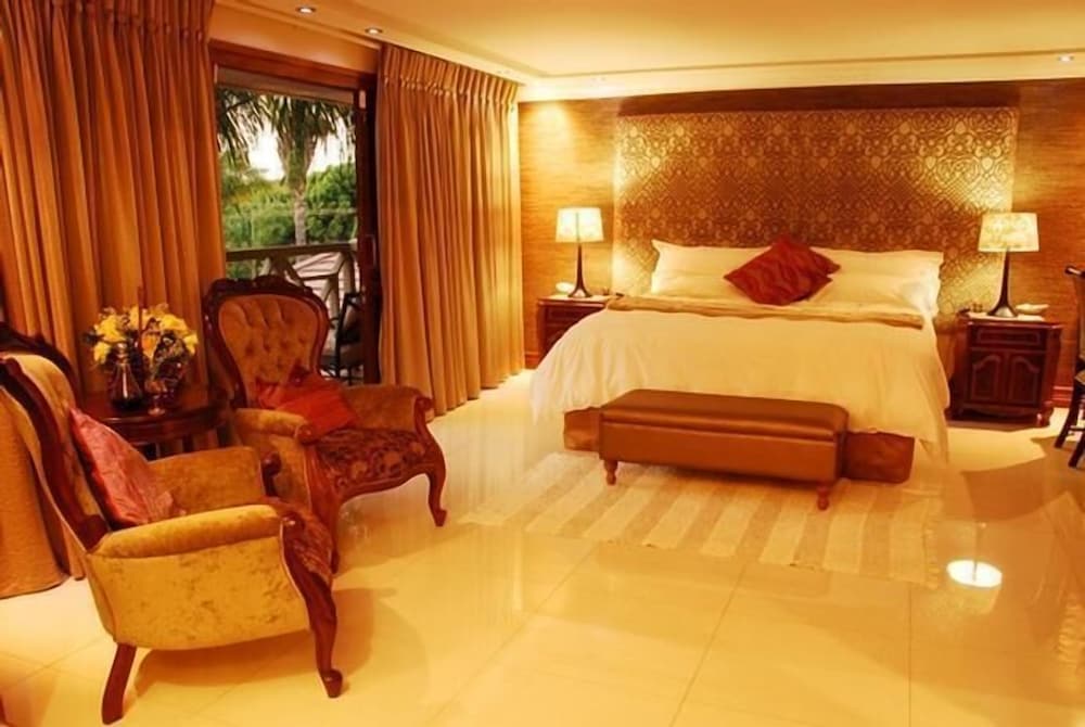 Deluxe Suite photo 1