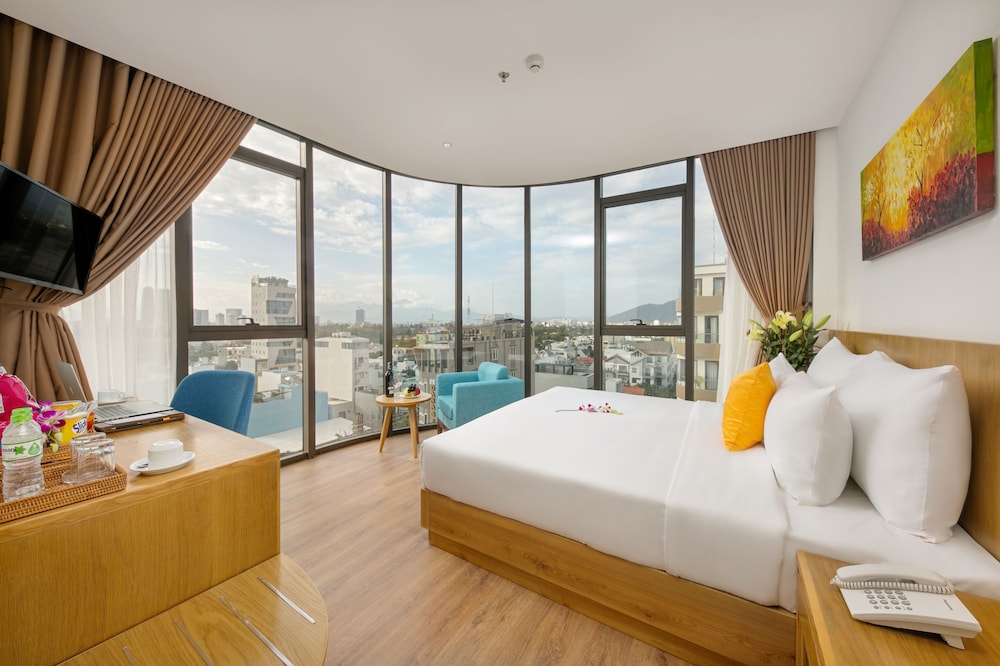 Panoramic Double Room, 1 King Bed photo 3