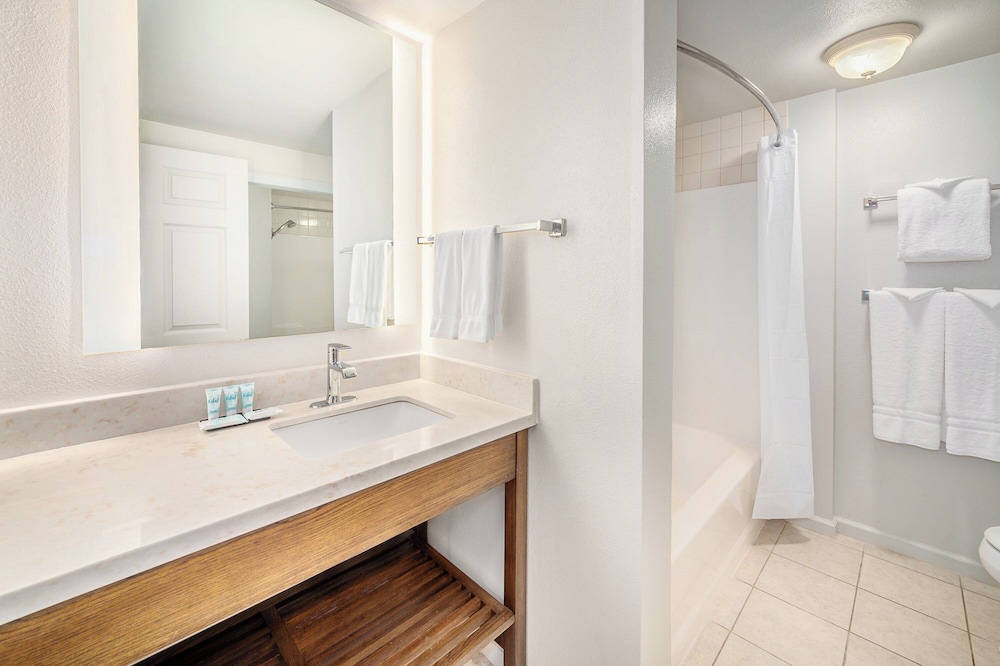 Room, 1 King Bed, Oceanfront - Photo 2