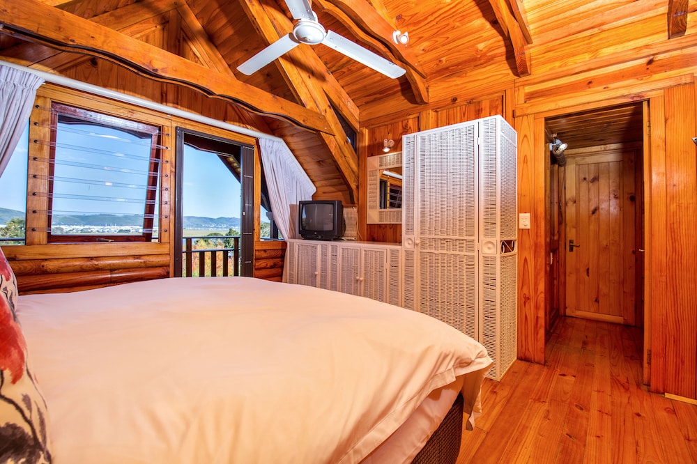 Semi-Detached Log Cabin - Spa Bath photo 2