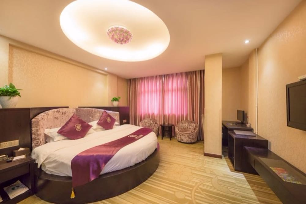 Round-Bed Room photo 2