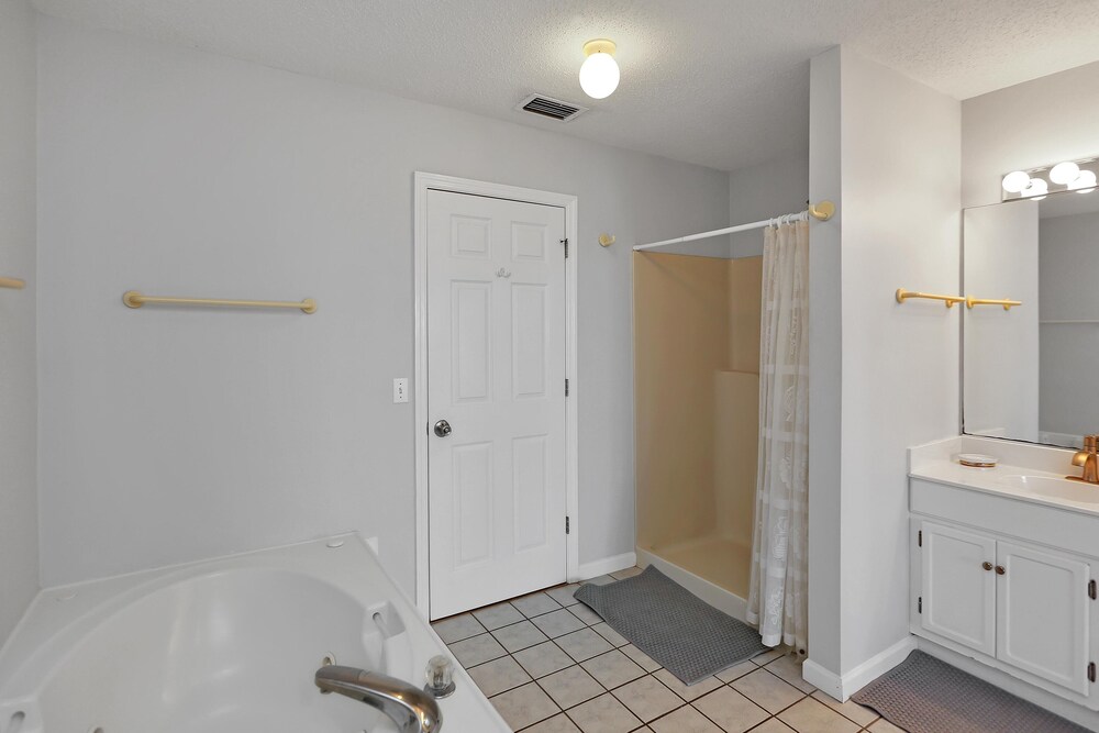 Townhome, Multiple Beds (Pelican Landing 3) photo 3