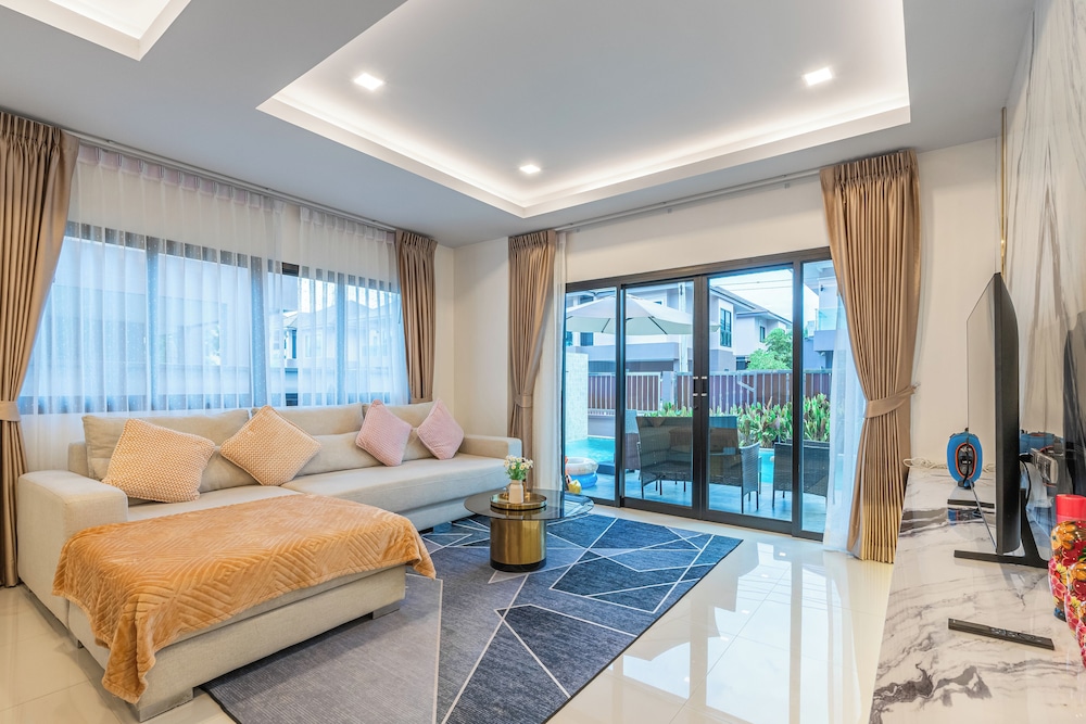 Luxury Villa, 4 Bedrooms, Non Smoking, Balcony photo 1