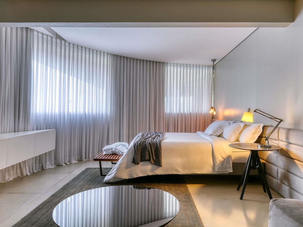 Junior Suite, 1 King Bed - Photo 8