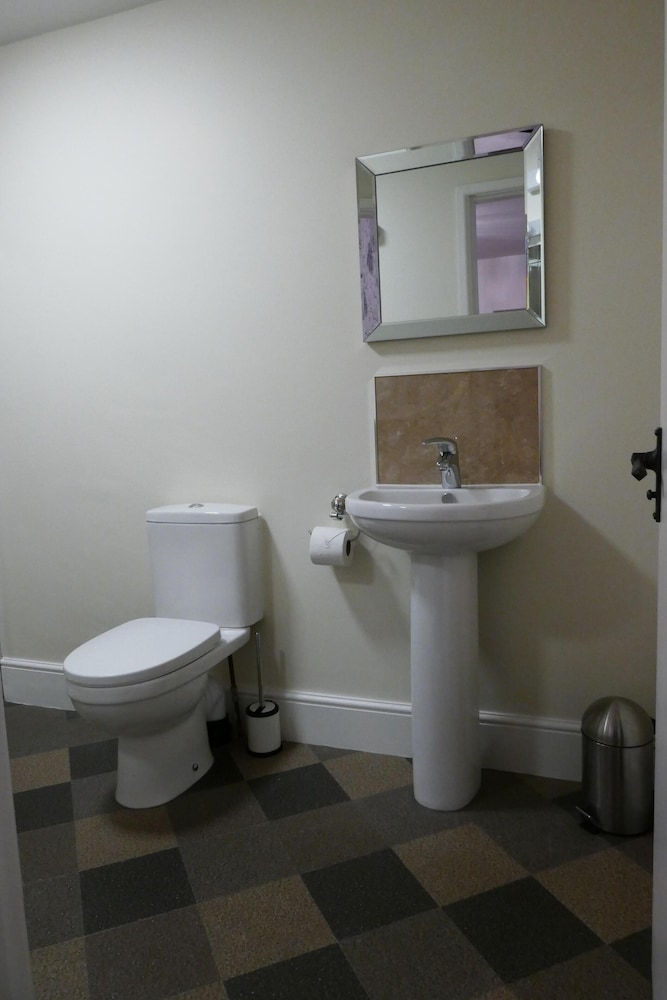 Superior Double or Twin Room, Ensuite (Eshton) photo 3