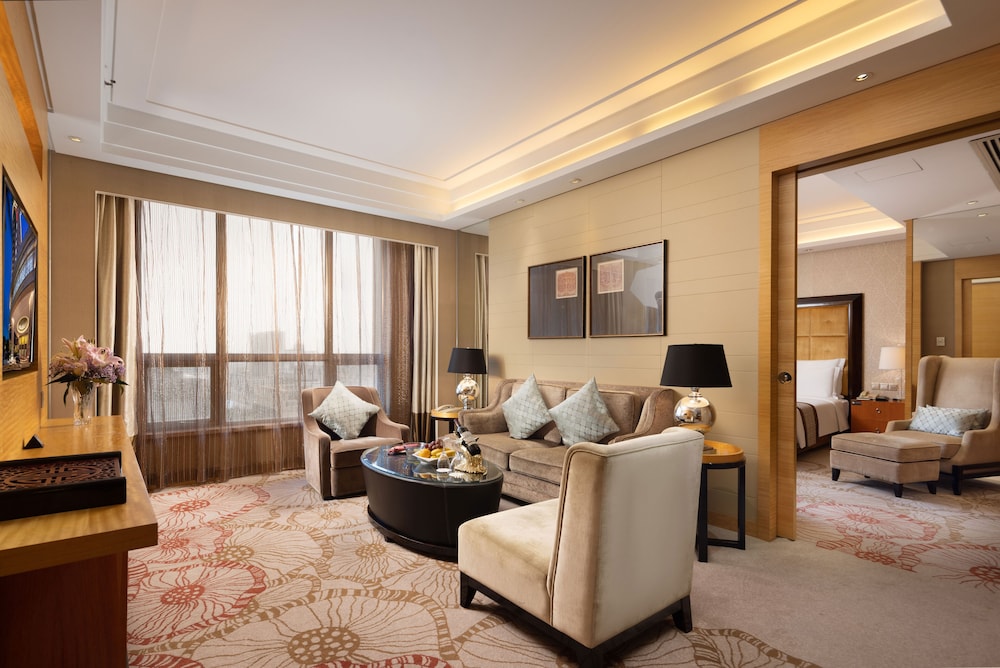 Business Suite - Photo 2