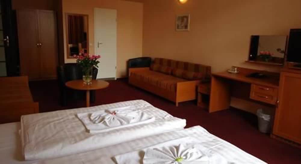 Basic Double or Twin Room photo 3