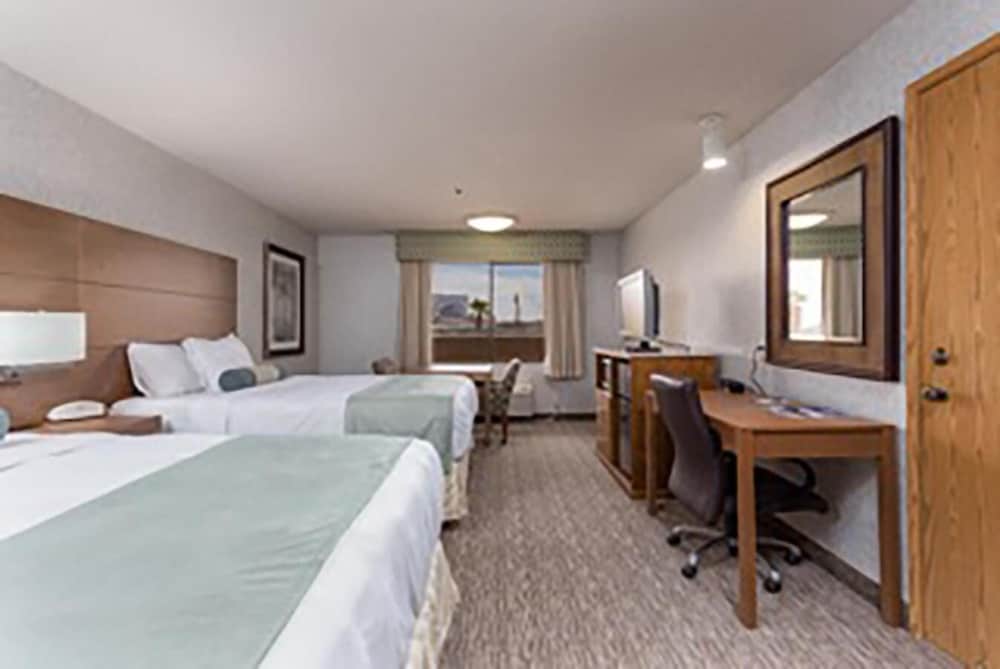 Standard Room, 2 Queen Beds - Photo 5