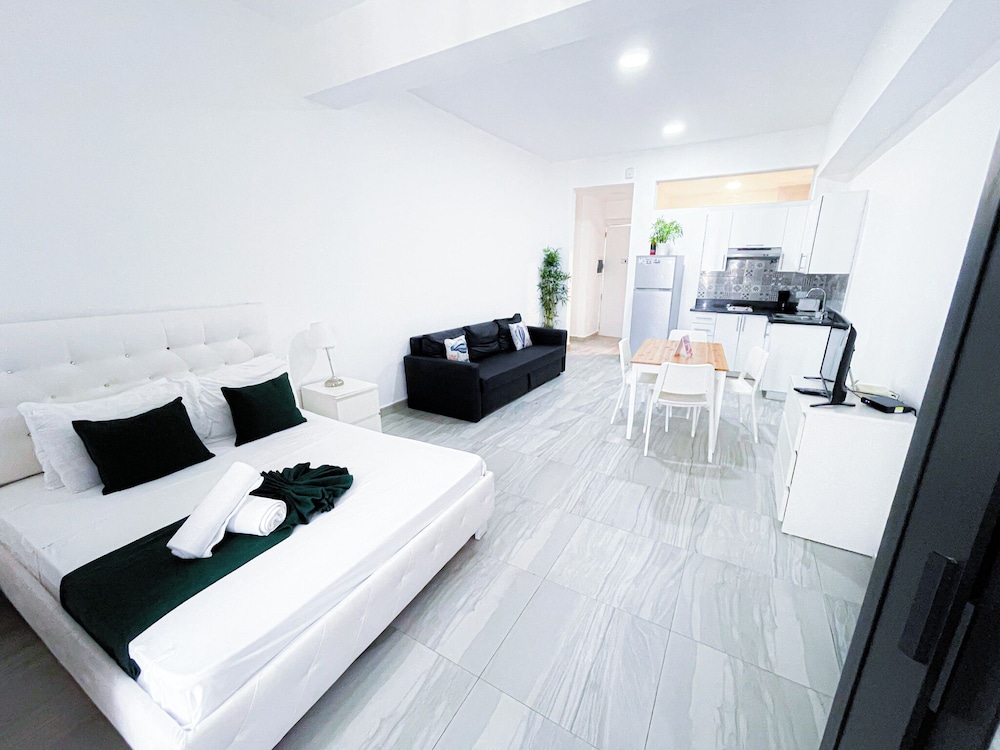 Executive Studio Suite, City View