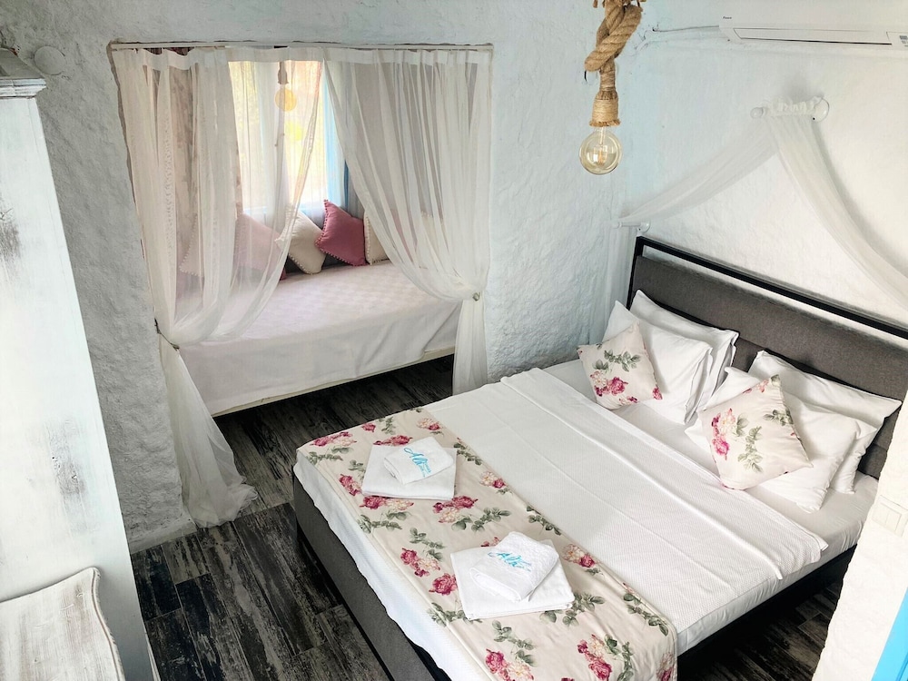 Suite, Jetted Tub