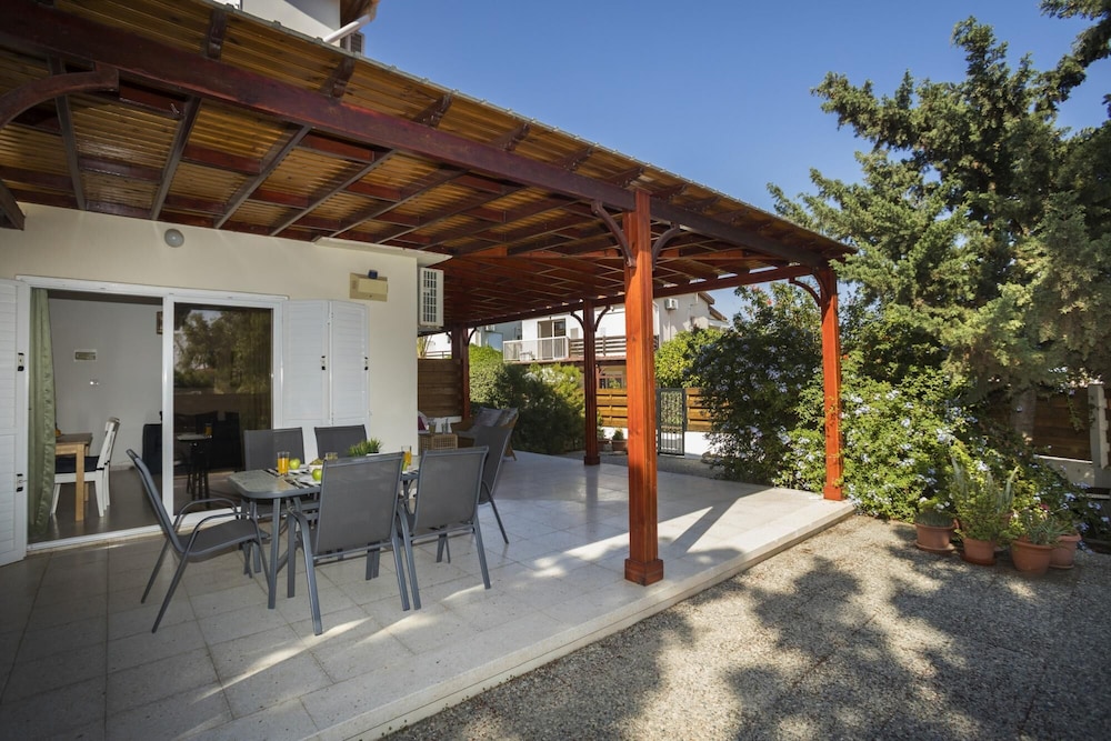 Villa photo 2
