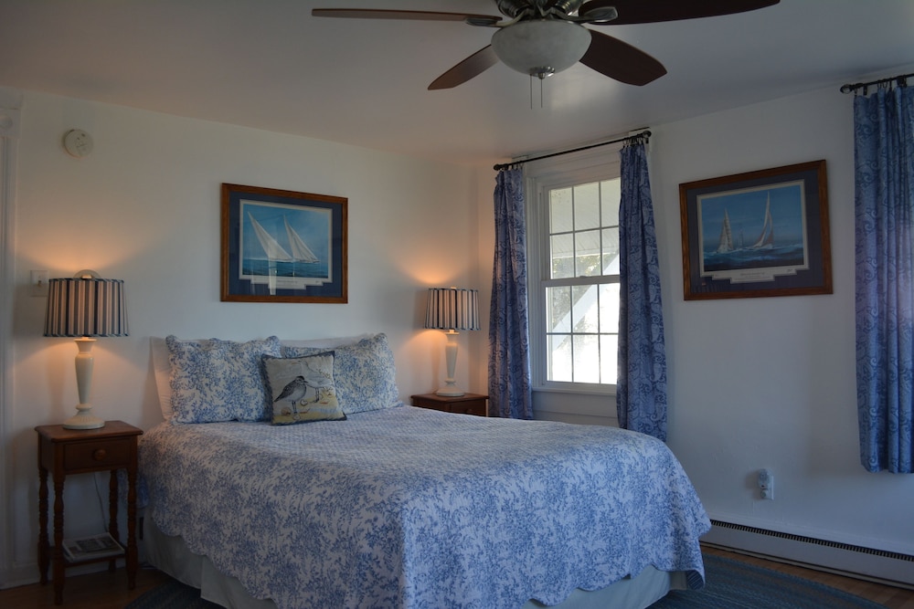 Classic Room, Pool Access, Bay View photo 3