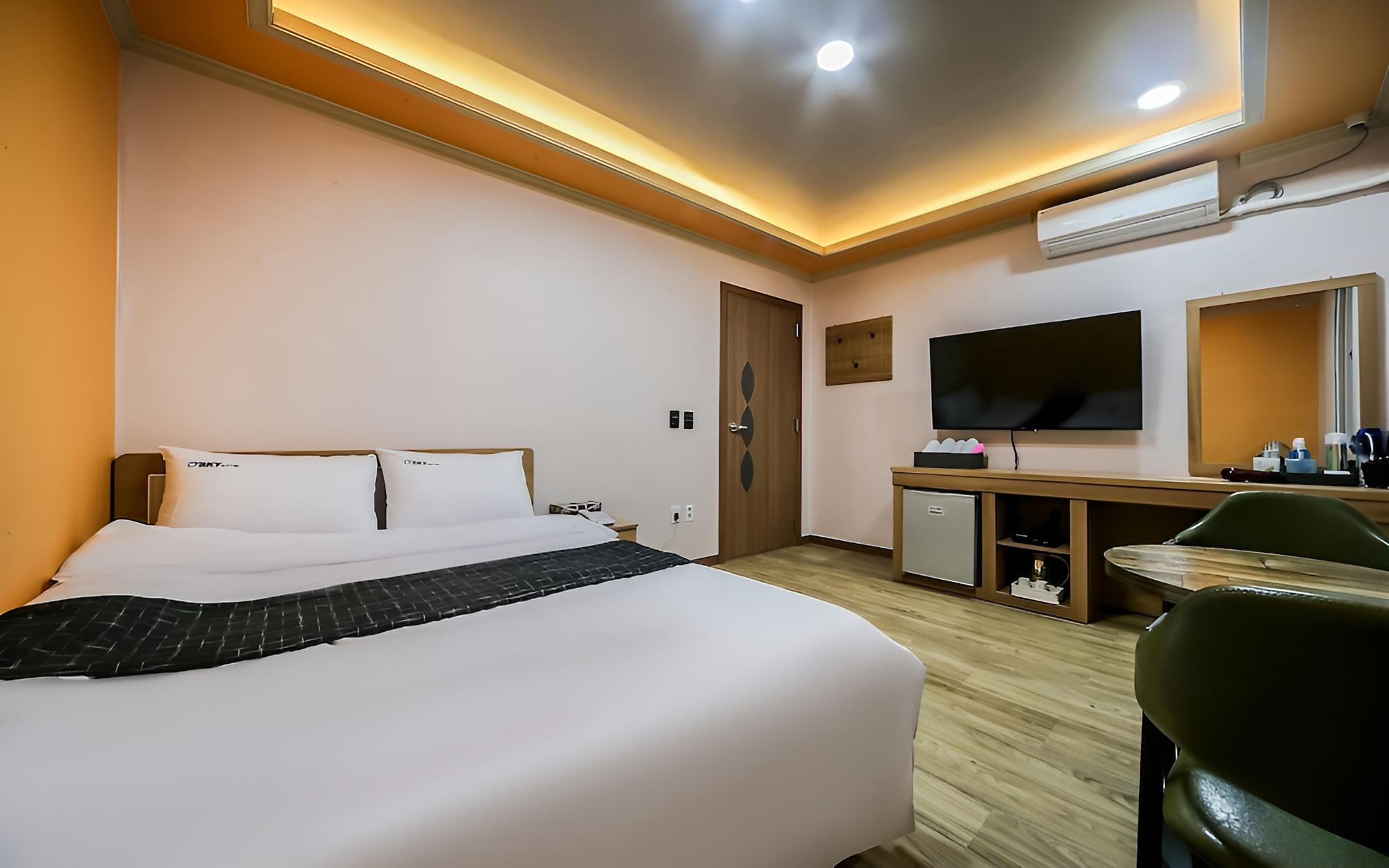 Room (Standard Room) - Photo 17