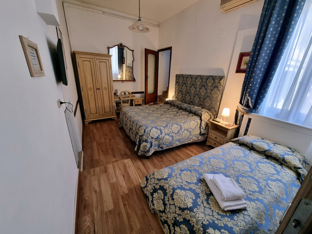 Triple Room, Balcony photo 1