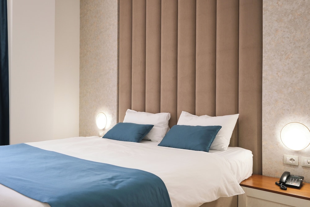 Standard Double Room, 1 Queen Bed, City View photo 3
