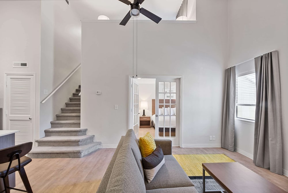 Loft, 2 Bedrooms - Photo 1