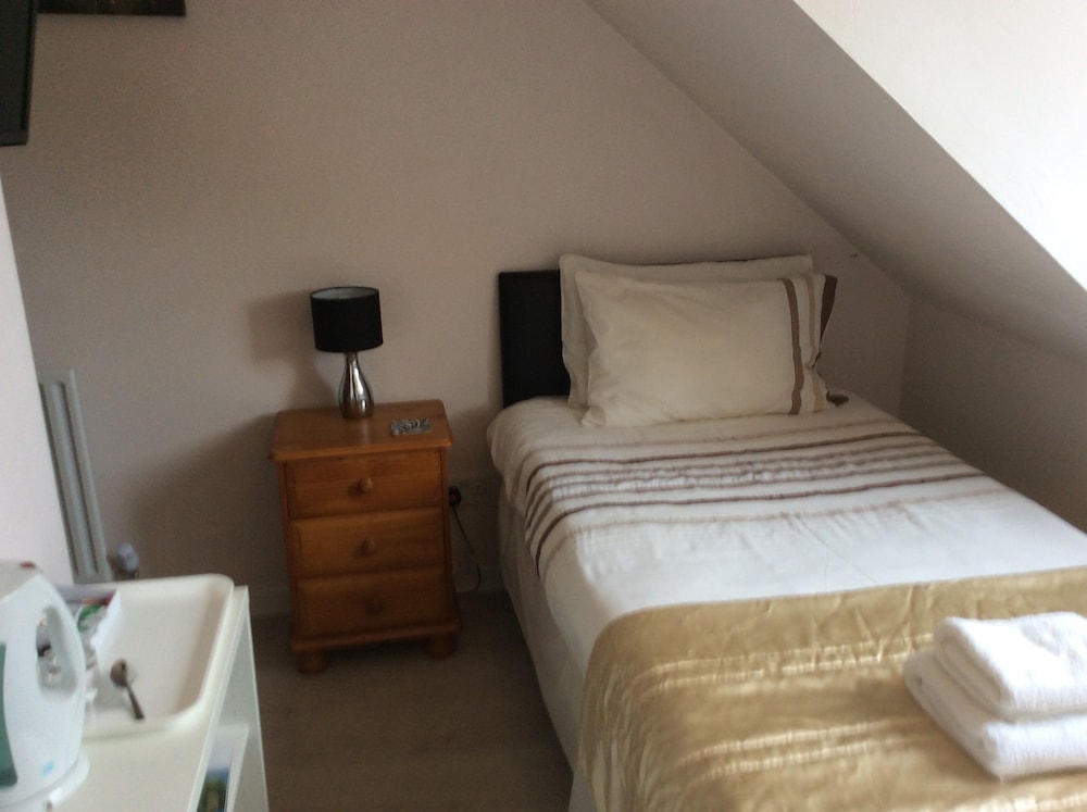 Single Room (with Private External Bathroom)