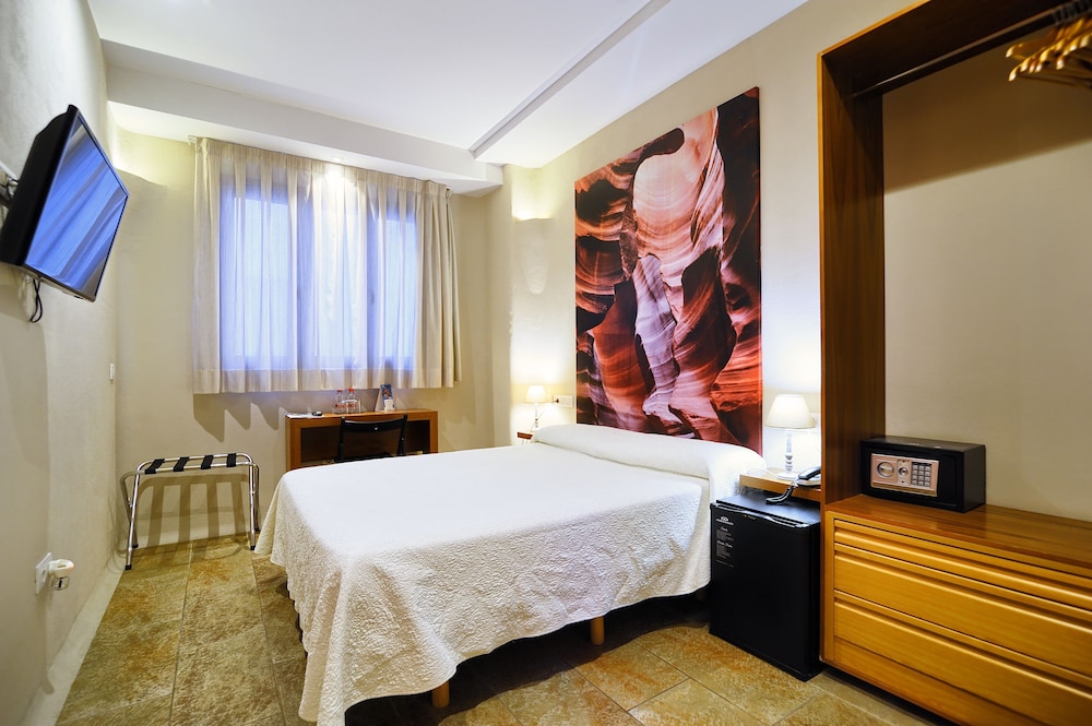 Standard Double Room (Deluxe Interior View) - Photo 1
